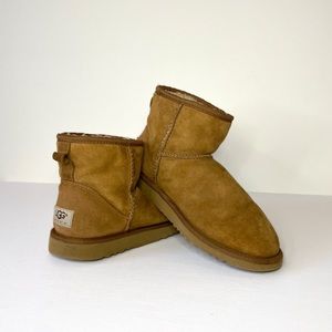 Ugg classic mini Women’s 6 Chestnut short sheepskin boots